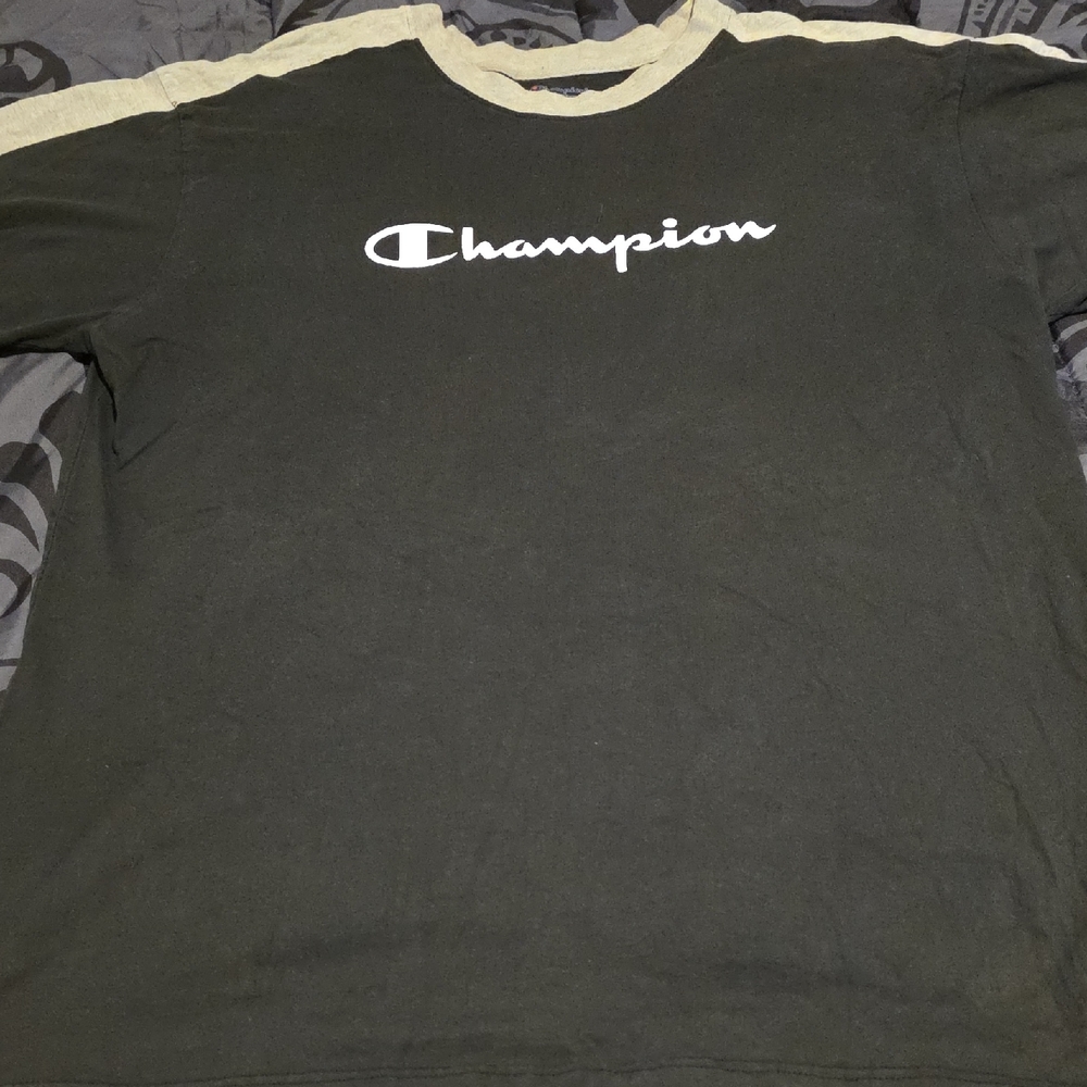 Champion Men's Black and Tan Short Sleeve Tee